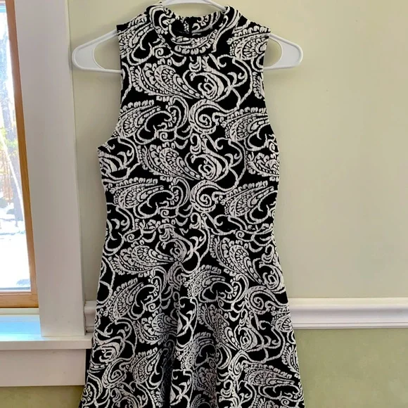 Elegant Casual Dress - Picture 1 of 3